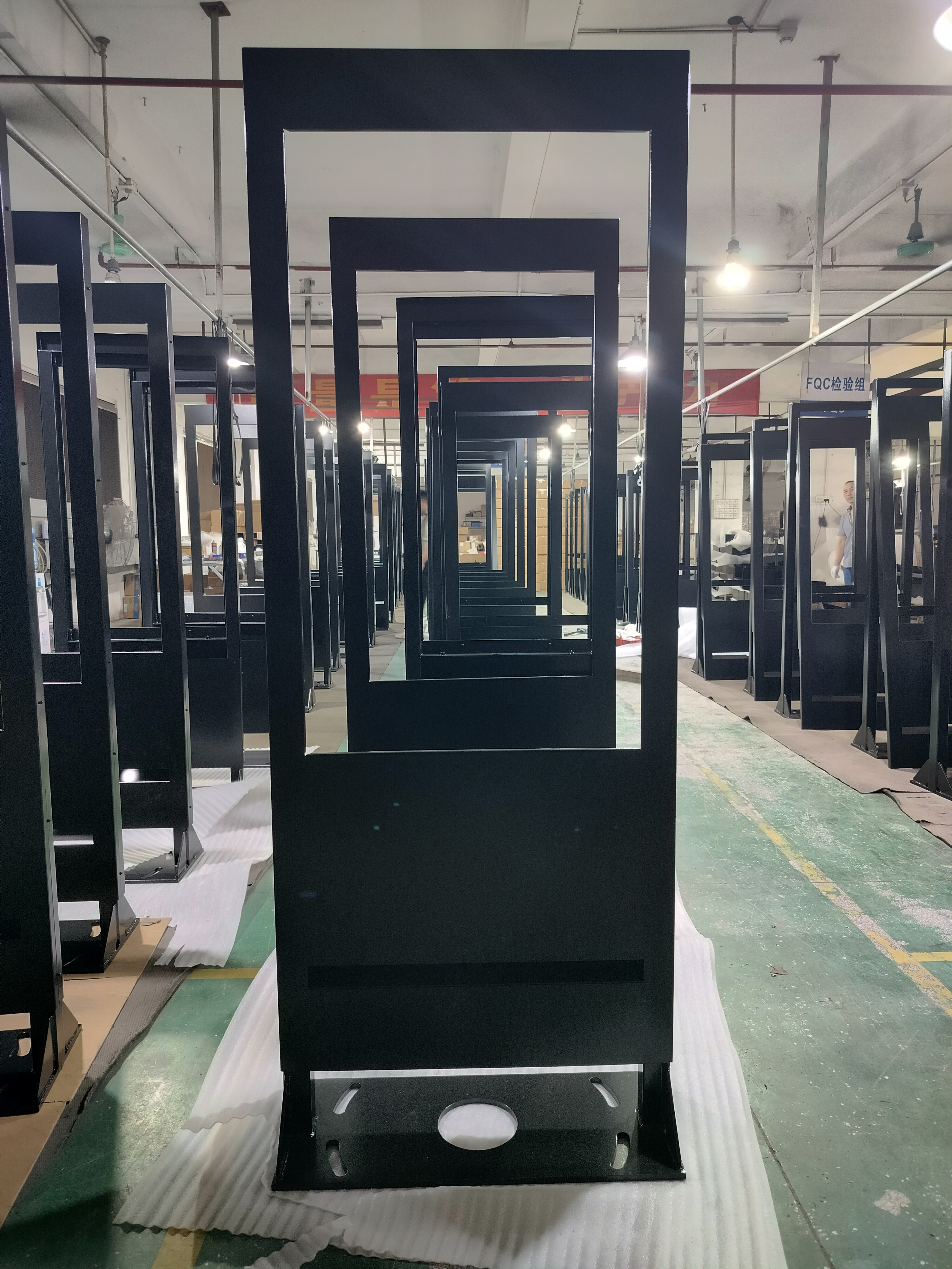 适用于 LCD 展示亭支架的铝制柜体