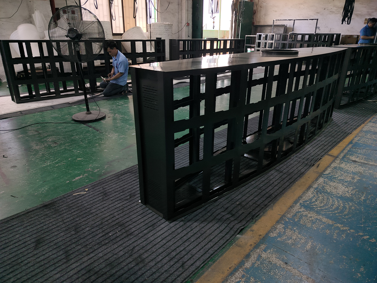 精密激光切割 LED 显示屏框架 - 带铝粉末涂层的弯焊钢