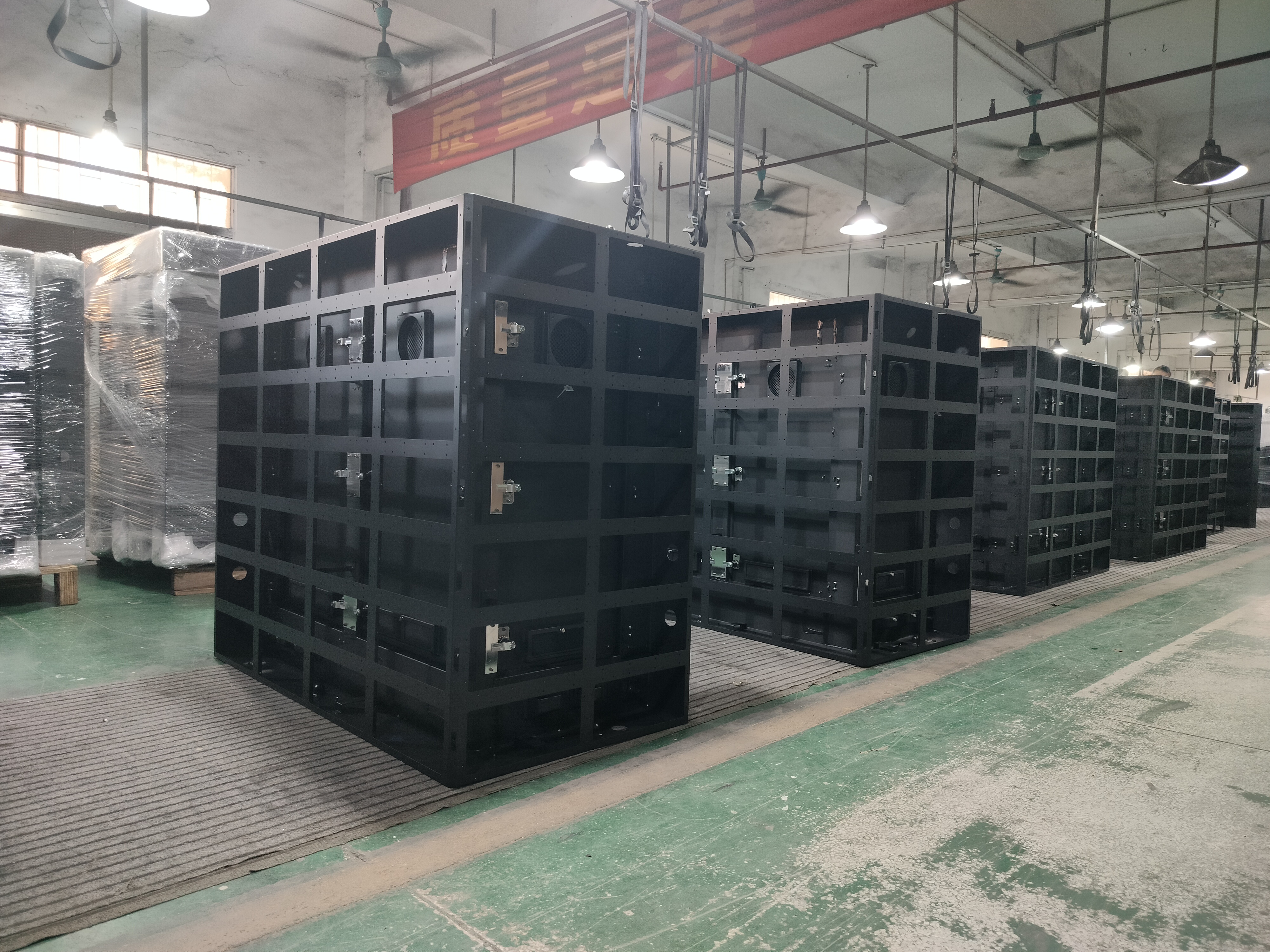 定制铝合金户外LED展示柜