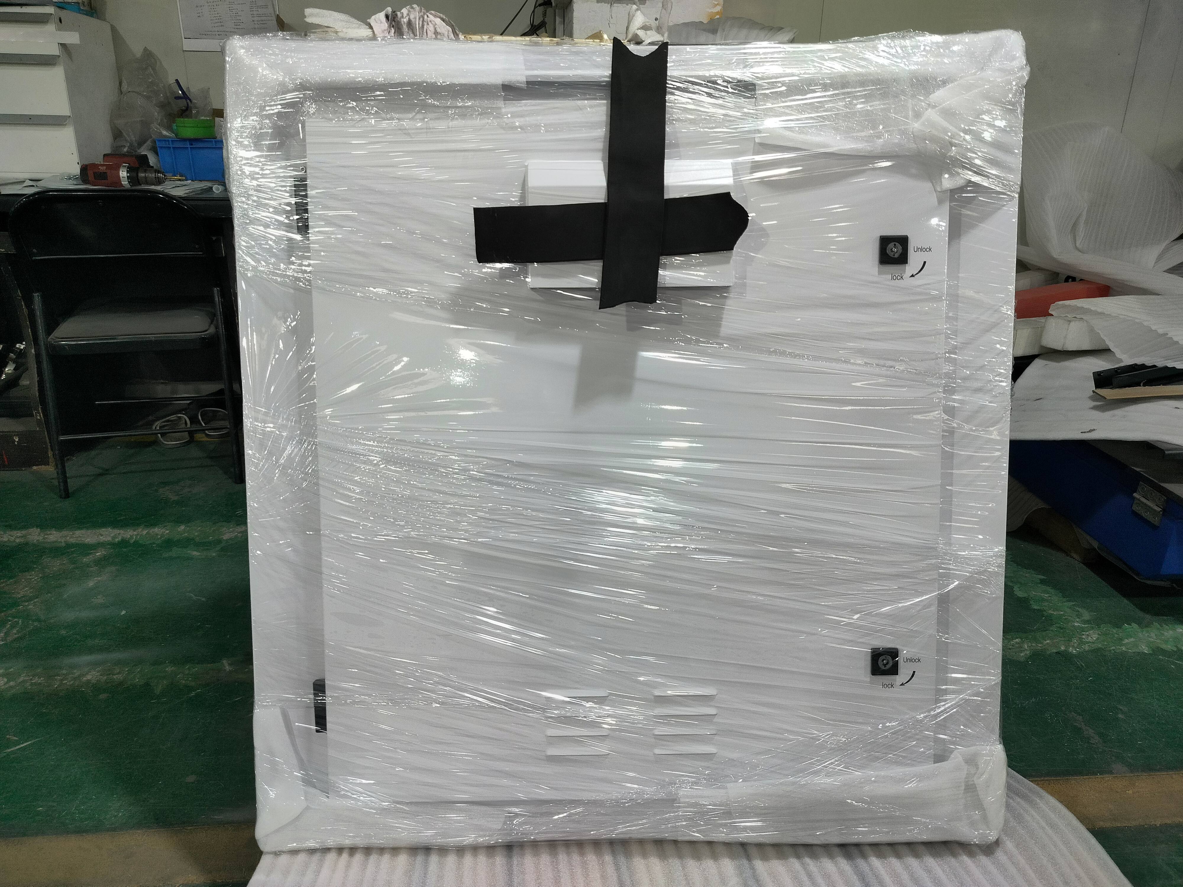 白色弧形LED展示柜